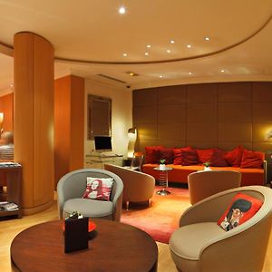 Westside Arc de Triomphe Hotel